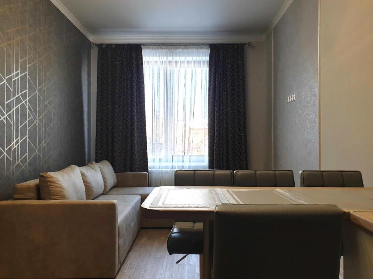 Apartment Sweethome 1 Free Parking Uzhhorod Luaran gambar
